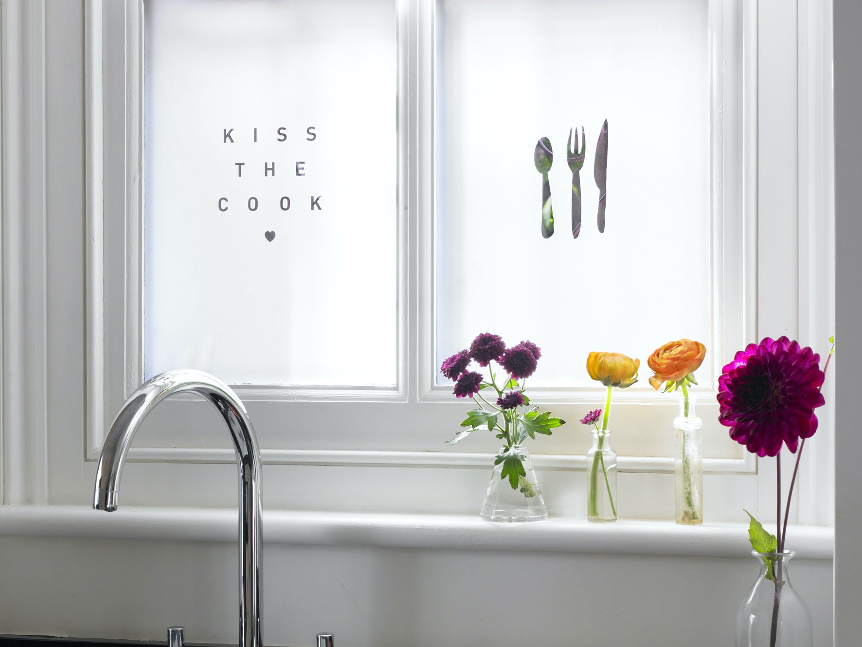 Setting the Kitchen Scene with a Playful Touch!